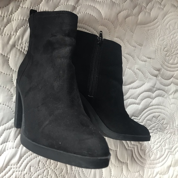 Black suede heeled boots - Picture 2 of 4